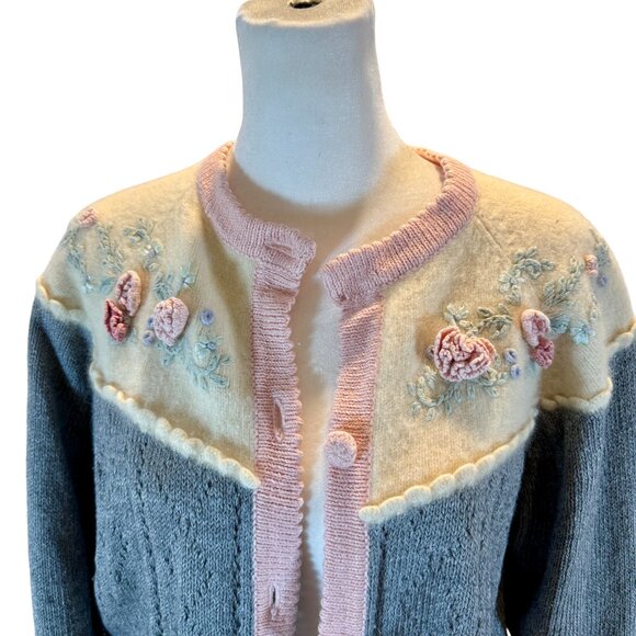 Charming Floral vintage cardigan, beautifully hand-embroidered - Picture 3 of 9
